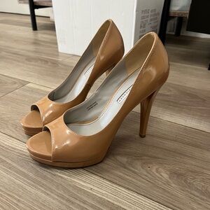 Vera Wang platform heel